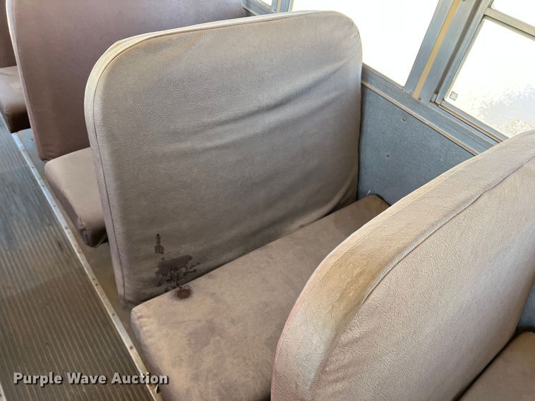 image for item DS2745 1993 International 3800  school bus