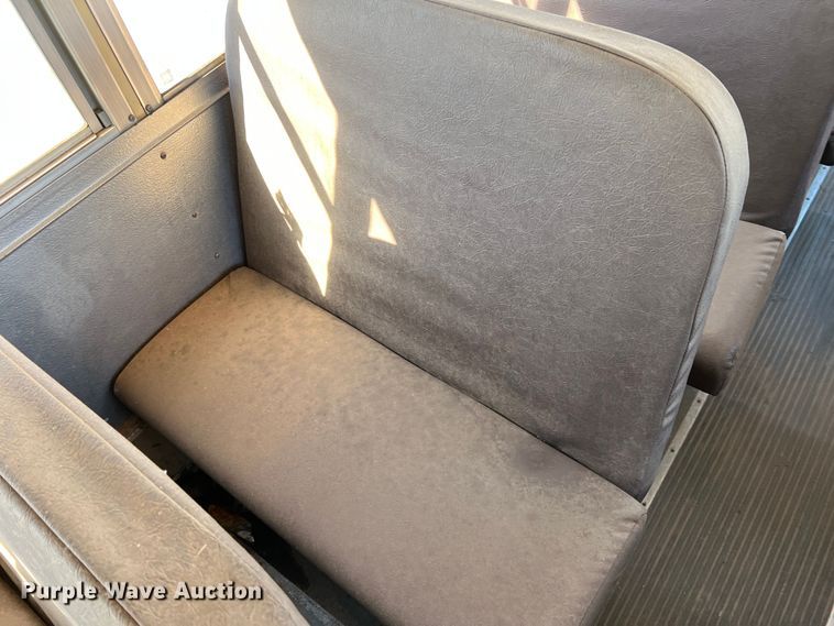 image for item DS2745 1993 International 3800  school bus