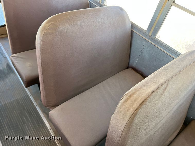 image for item DS2745 1993 International 3800  school bus