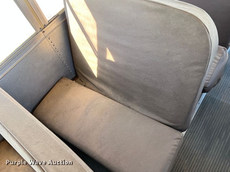 image for item DS2745 1993 International 3800  school bus