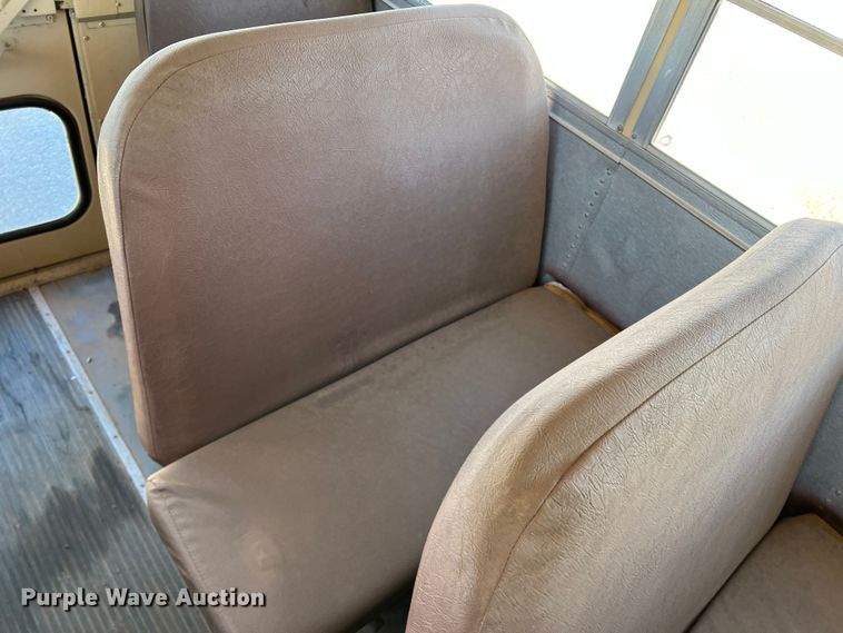 image for item DS2745 1993 International 3800  school bus