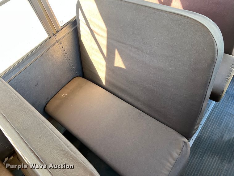 image for item DS2745 1993 International 3800  school bus