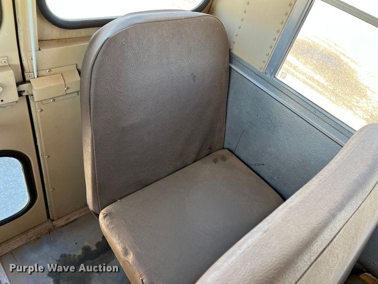 image for item DS2745 1993 International 3800  school bus