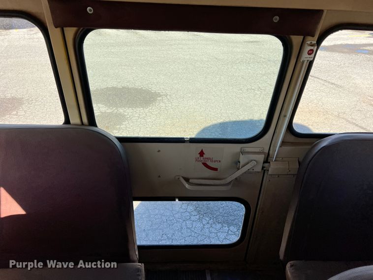 image for item DS2745 1993 International 3800  school bus