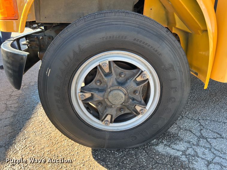 image for item DS2745 1993 International 3800  school bus