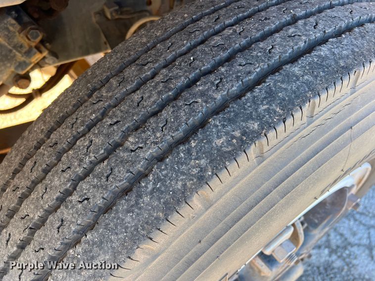 image for item DS2745 1993 International 3800  school bus