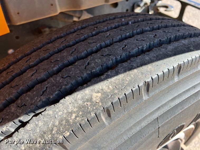 image for item DS2745 1993 International 3800  school bus