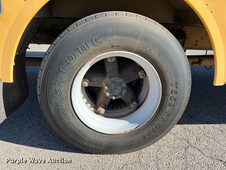 image for item DS2745 1993 International 3800  school bus