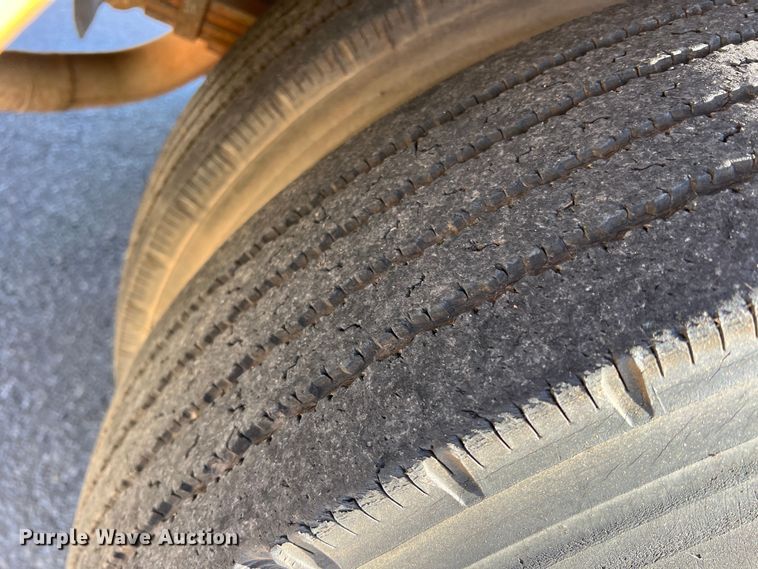 image for item DS2745 1993 International 3800  school bus