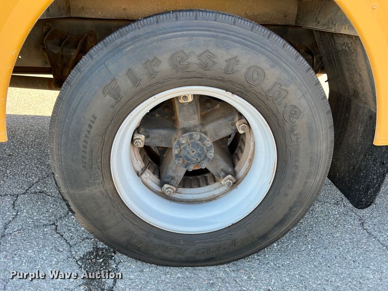 image for item DS2745 1993 International 3800  school bus