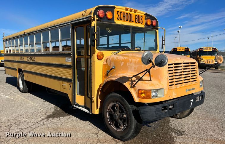 image for item DS2746 1992 International 3800  school bus