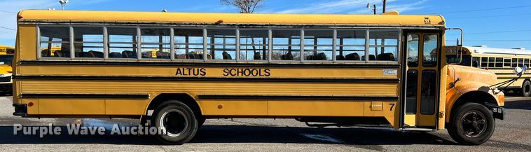 image for item DS2746 1992 International 3800  school bus