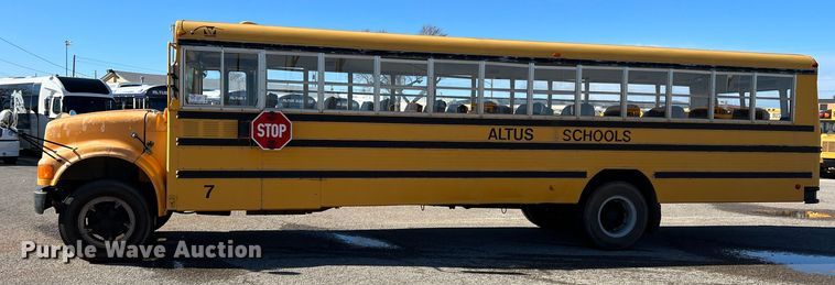 image for item DS2746 1992 International 3800  school bus
