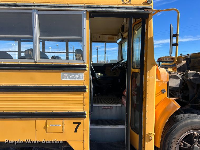 image for item DS2746 1992 International 3800  school bus