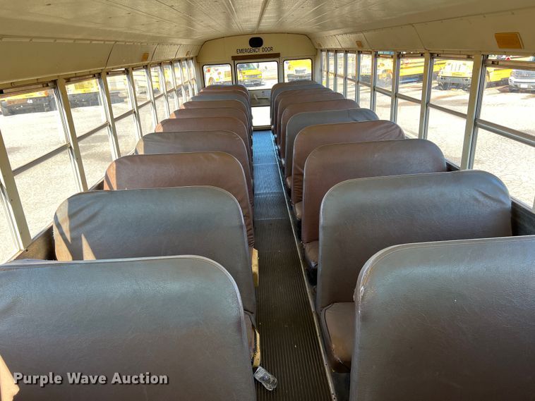 image for item DS2746 1992 International 3800  school bus