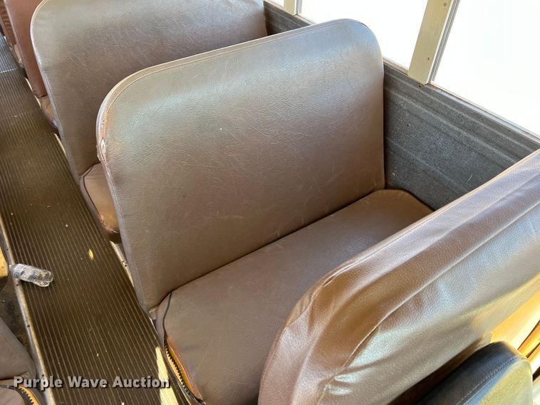 image for item DS2746 1992 International 3800  school bus