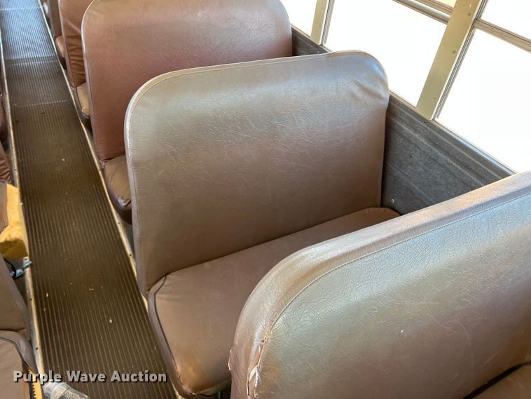 image for item DS2746 1992 International 3800  school bus