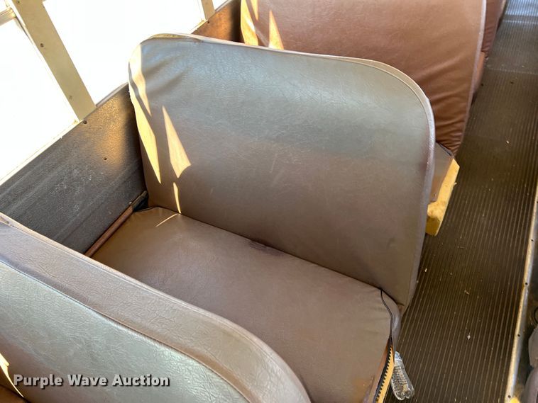 image for item DS2746 1992 International 3800  school bus