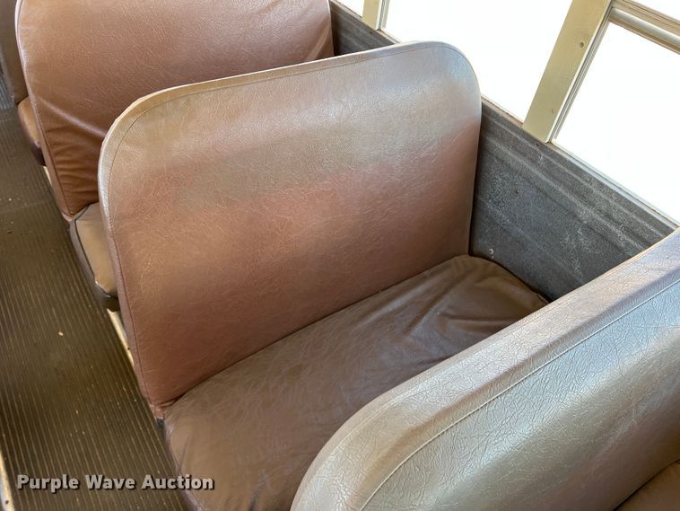 image for item DS2746 1992 International 3800  school bus