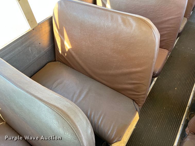 image for item DS2746 1992 International 3800  school bus