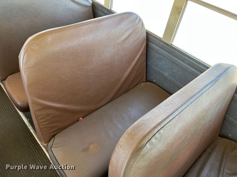 image for item DS2746 1992 International 3800  school bus