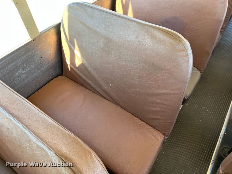 image for item DS2746 1992 International 3800  school bus