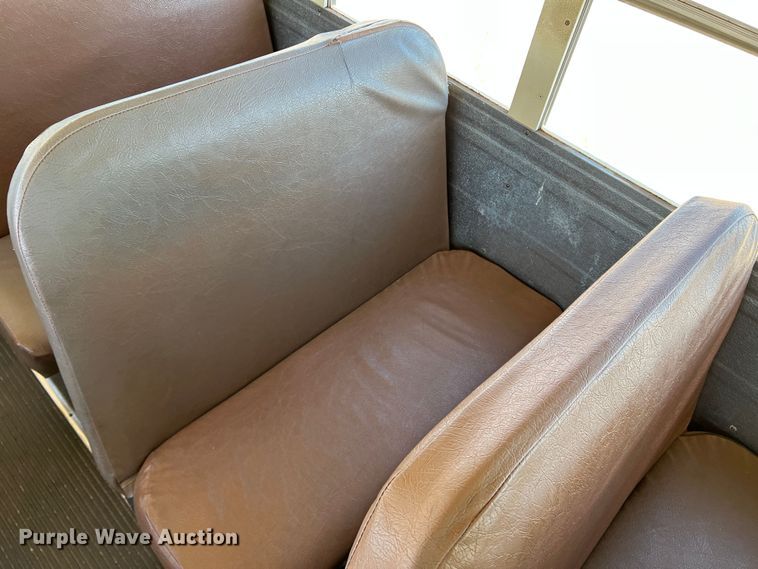 image for item DS2746 1992 International 3800  school bus