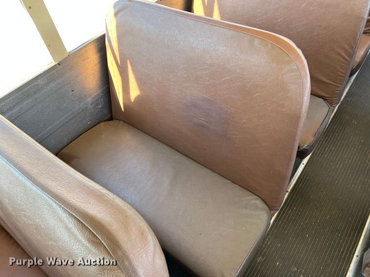 image for item DS2746 1992 International 3800  school bus