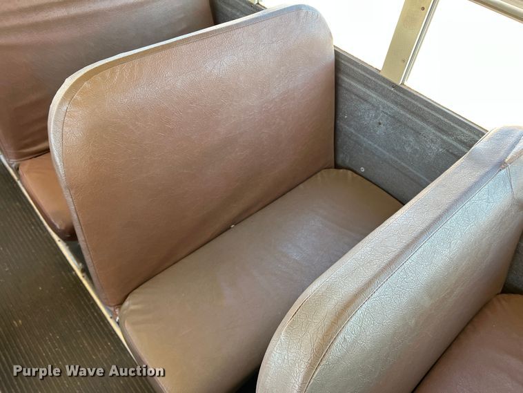 image for item DS2746 1992 International 3800  school bus