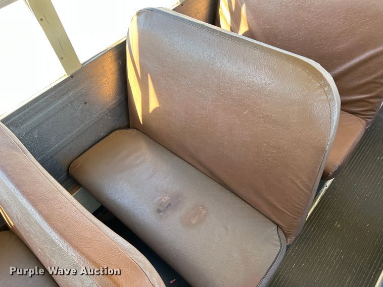 image for item DS2746 1992 International 3800  school bus