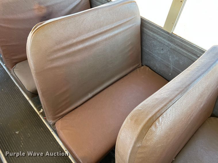 image for item DS2746 1992 International 3800  school bus