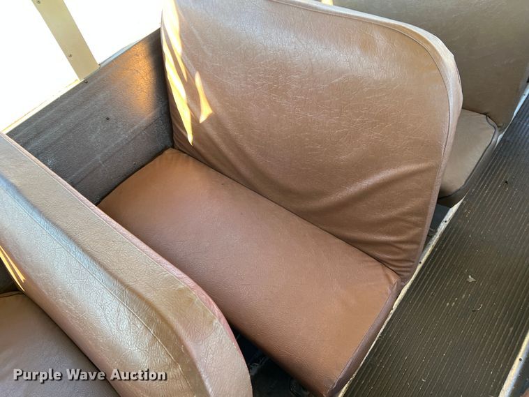 image for item DS2746 1992 International 3800  school bus