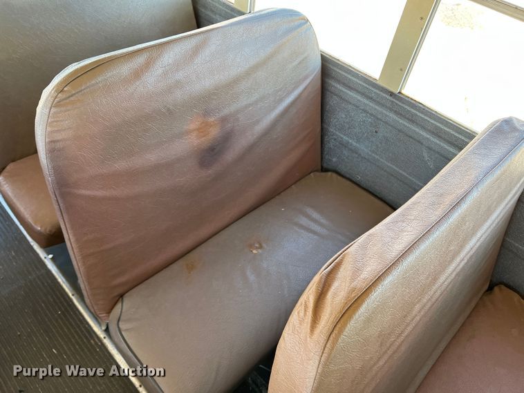 image for item DS2746 1992 International 3800  school bus