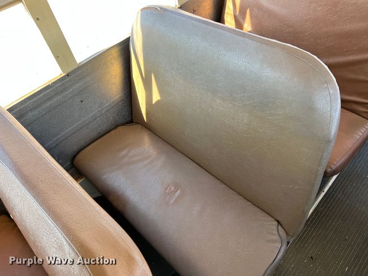 image for item DS2746 1992 International 3800  school bus