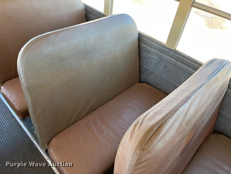 image for item DS2746 1992 International 3800  school bus