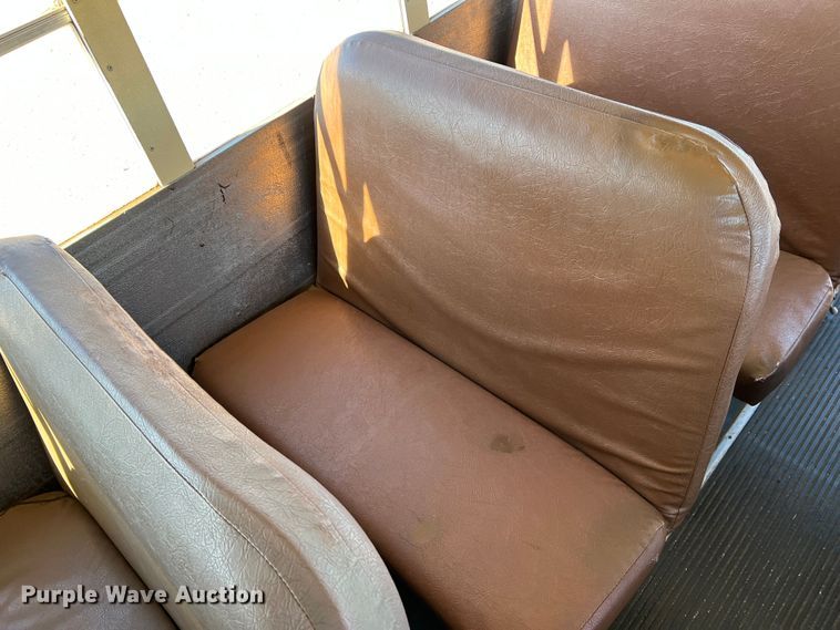 image for item DS2746 1992 International 3800  school bus