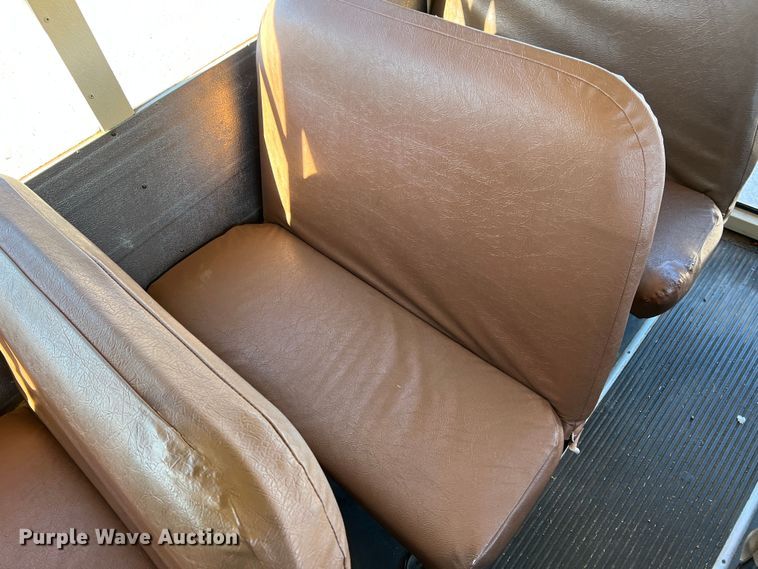 image for item DS2746 1992 International 3800  school bus