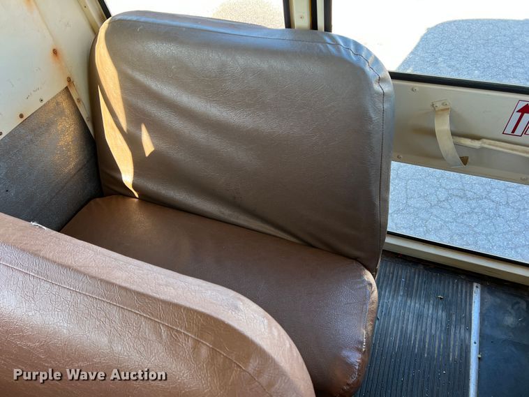 image for item DS2746 1992 International 3800  school bus