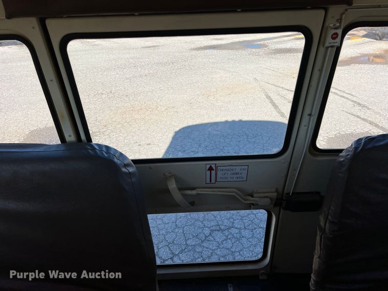 image for item DS2746 1992 International 3800  school bus