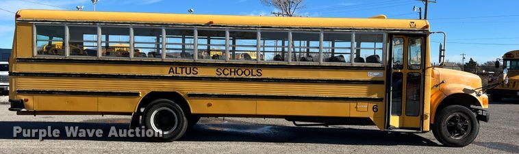 image for item DS2747 1992 International 3800  school bus