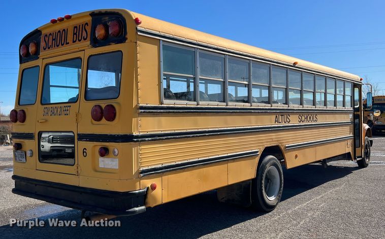 image for item DS2747 1992 International 3800  school bus