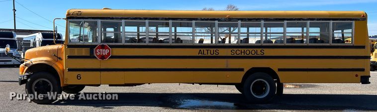 image for item DS2747 1992 International 3800  school bus