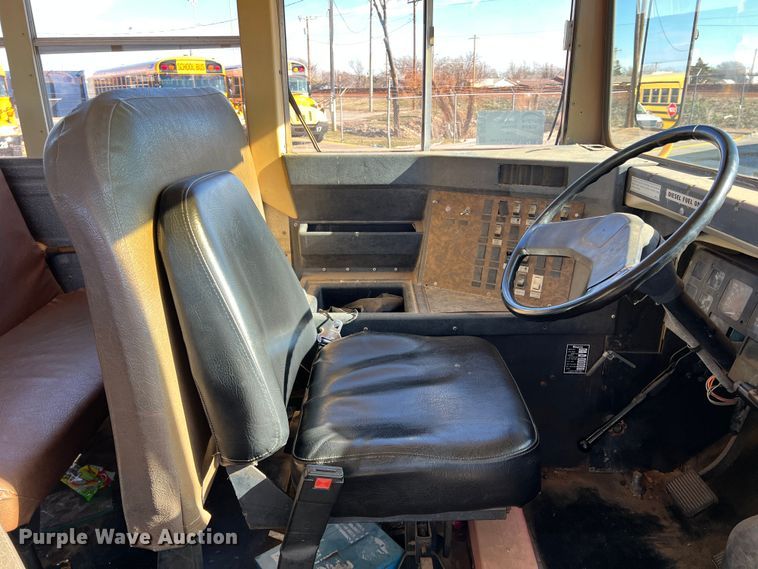 image for item DS2747 1992 International 3800  school bus