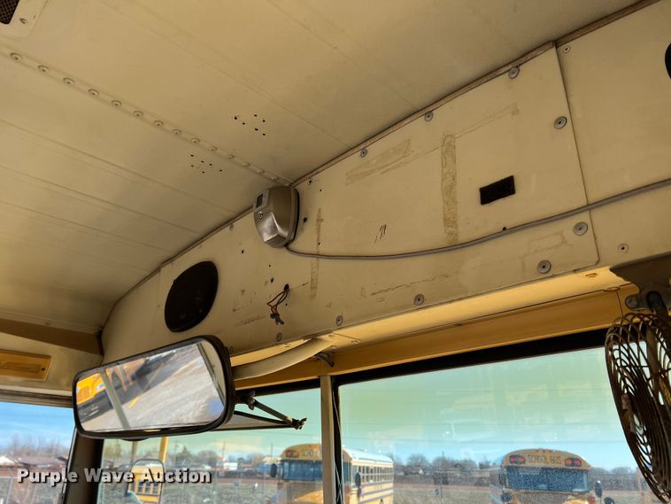 image for item DS2747 1992 International 3800  school bus