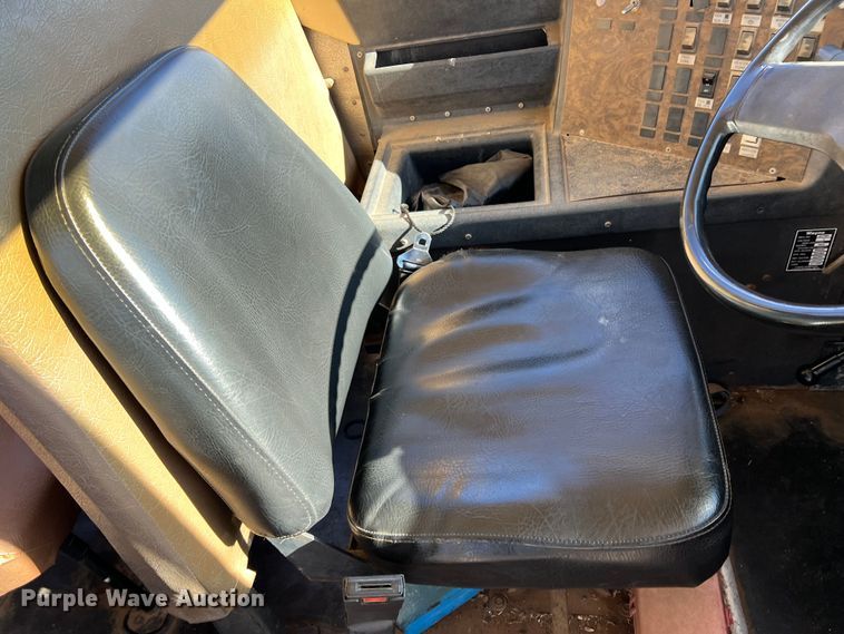 image for item DS2747 1992 International 3800  school bus