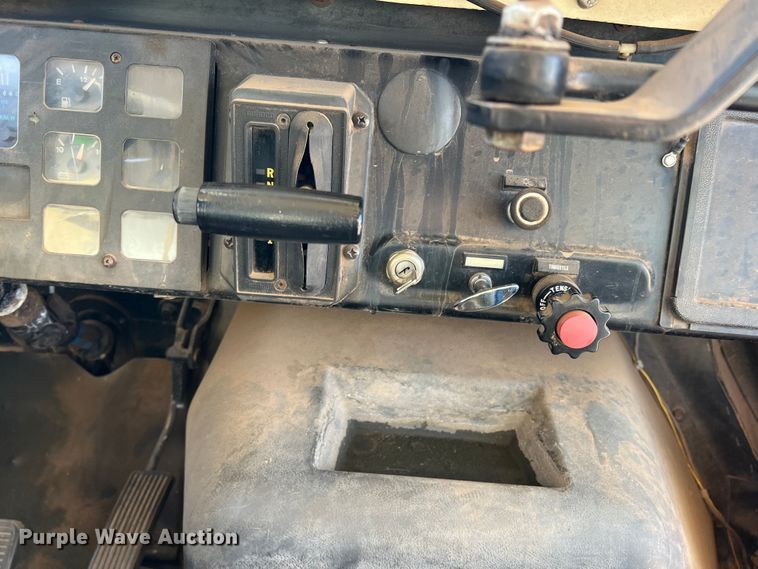 image for item DS2747 1992 International 3800  school bus