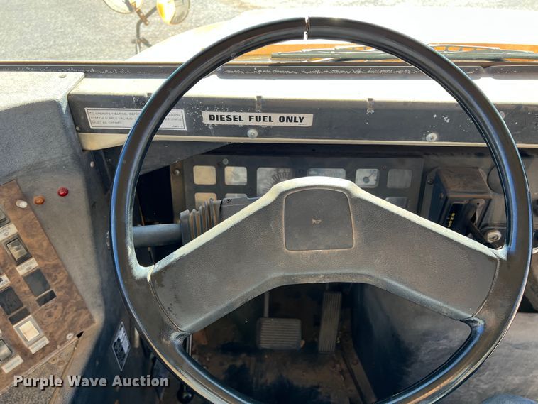 image for item DS2747 1992 International 3800  school bus