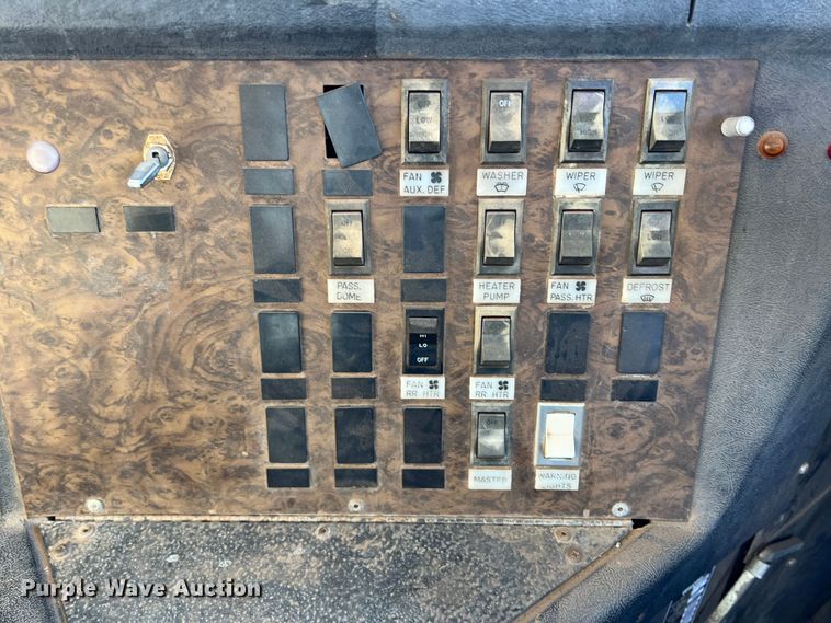 image for item DS2747 1992 International 3800  school bus