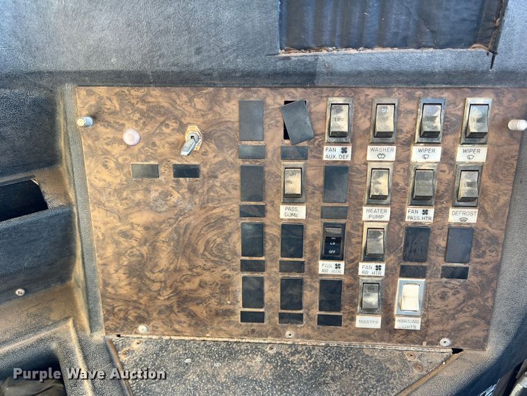 image for item DS2747 1992 International 3800  school bus