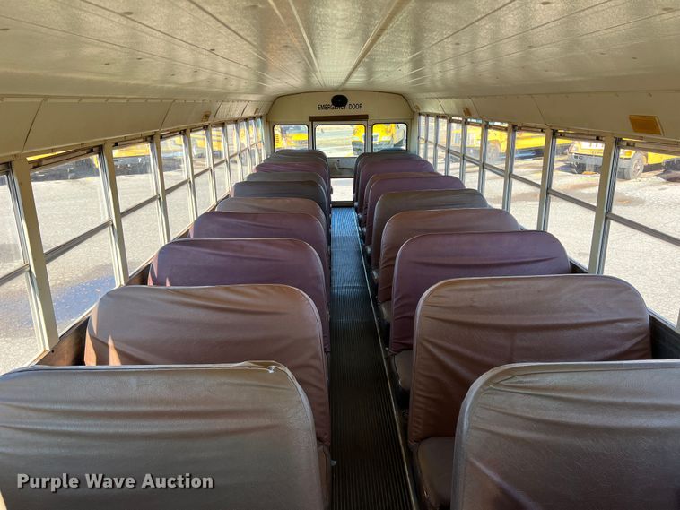 image for item DS2747 1992 International 3800  school bus